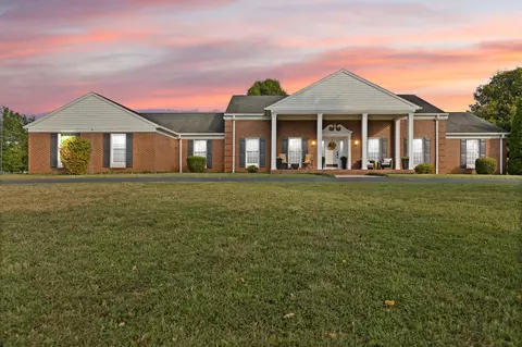 726 N Main St, Monticello, KY 42633