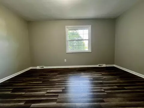 Bedroom - 304 Pine Dr, Corbin, KY 40701 photo 4 of 5
