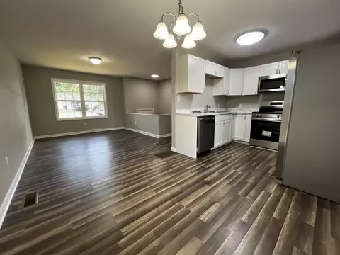 Living - 304 Pine Dr, Corbin, KY 40701 photo 2 of 6