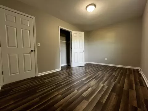 Bedroom - 304 Pine Dr, Corbin, KY 40701 photo 2 of 5