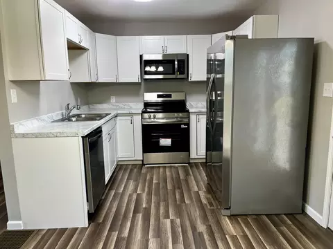 Kitchen - 304 Pine Dr, Corbin, KY 40701 photo 2 of 2