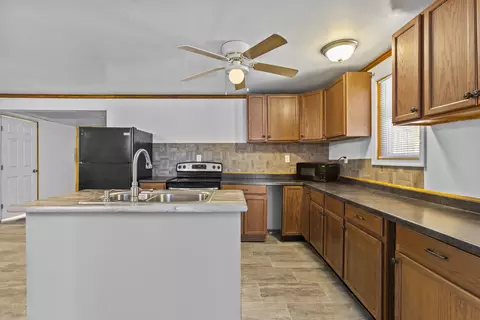 Kitchen - 4021 Ky 1094, Campton, KY 41301 photo 1 of 3