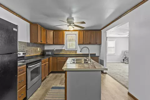 Kitchen - 4021 Ky 1094, Campton, KY 41301 photo 2 of 3