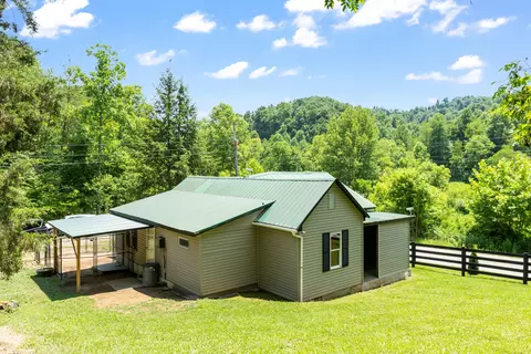 Exterior - 4021 Ky 1094, Campton, KY 41301 photo 2 of 11