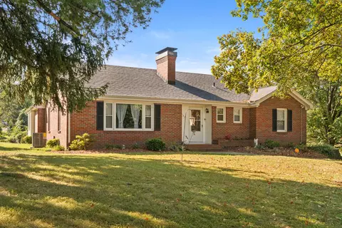 1037 Iroquois Trl, Frankfort, KY 40601