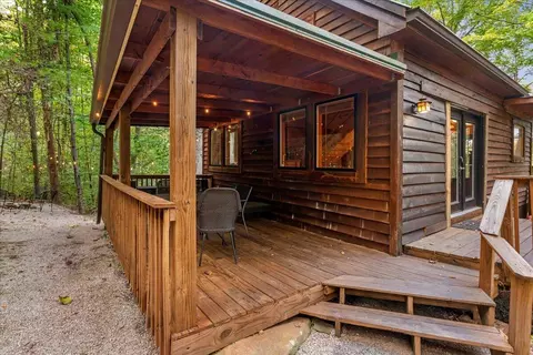 225 Platinum Dr, Slade, KY 40376