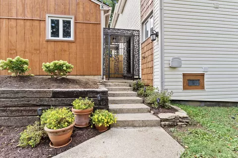 1077 Armstrong Mill Rd, Lexington, KY 40517