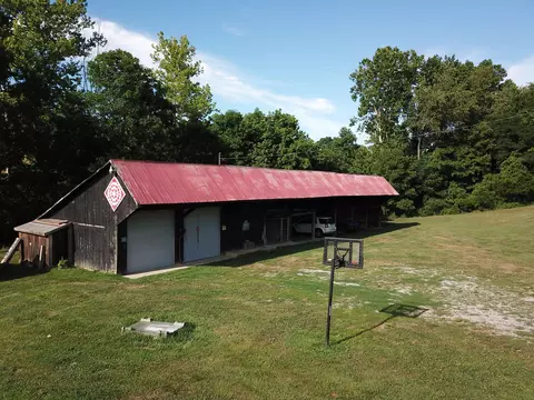 Exterior - 210 Dry Branch Rd, Irvine, KY 40336 photo 5 of 6