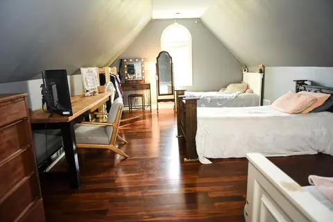 Bedroom - 210 Dry Branch Rd, Irvine, KY 40336 photo 2 of 4