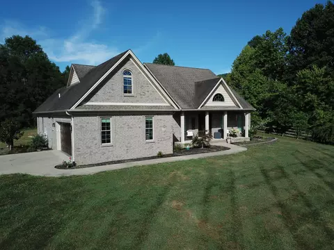 Exterior - 210 Dry Branch Rd, Irvine, KY 40336 photo 3 of 6
