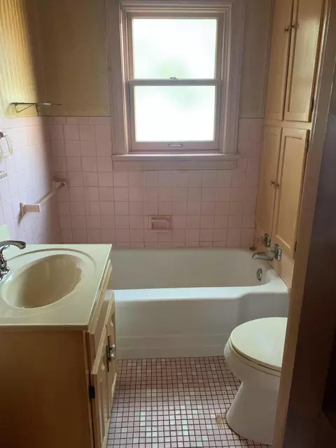 Bath - 408 N 410 N Beatty Ave, Corbin, KY 40701 photo 1 of 2