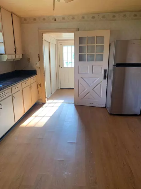 Kitchen - 408 N 410 N Beatty Ave, Corbin, KY 40701 photo 3 of 3