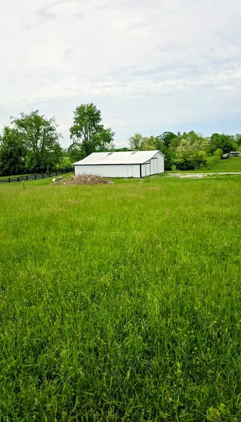 7575 Irvine Rd, Winchester, KY 40391