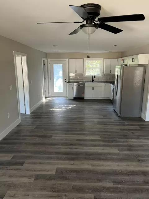 Living - 782 Bratcher Ln, Berea, KY 40403 photo 1 of 2