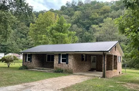 2394 Hammons Fork Rd, Woollum, KY 40906