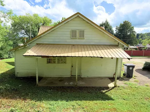 Exterior - 504 W 3rd St, Corbin, KY 40701 photo 5 of 6