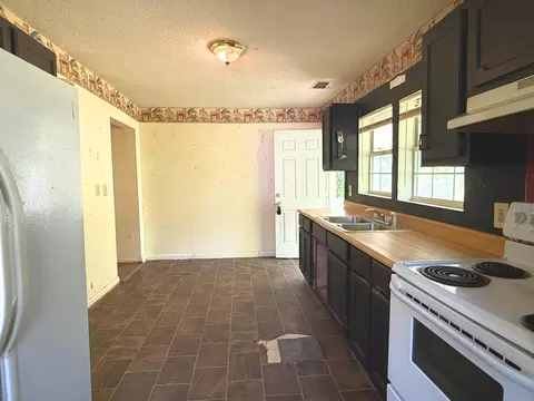 Kitchen - 504 W 3rd St, Corbin, KY 40701 photo 1 of 5