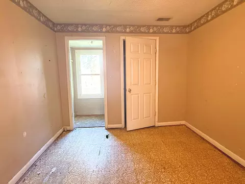 Bedroom - 504 W 3rd St, Corbin, KY 40701 photo 6 of 6