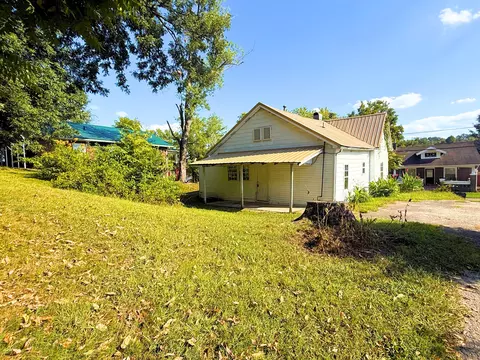 Exterior - 504 W 3rd St, Corbin, KY 40701 photo 1 of 6
