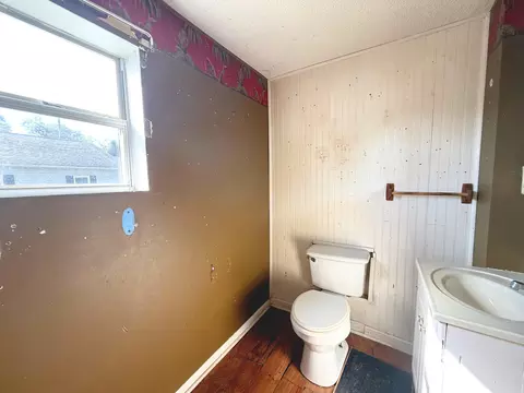 Bath - 504 W 3rd St, Corbin, KY 40701 photo 1 of 3