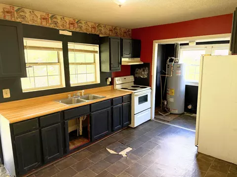 Kitchen - 504 W 3rd St, Corbin, KY 40701 photo 5 of 5