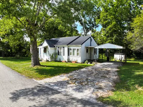 85 Riverview Rd, Irvine, KY 40336