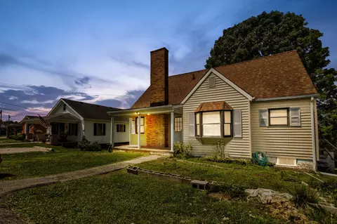 215 Cecil Ave, Owingsville, KY 40360