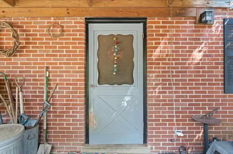 Exterior - 3890 Oregon Rd, Versailles, KY 40383 photo 3 of 17
