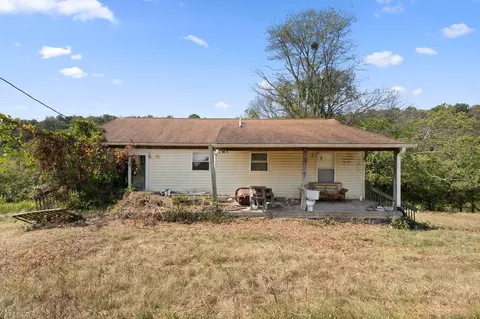 Exterior - 3890 Oregon Rd, Versailles, KY 40383 photo 14 of 17