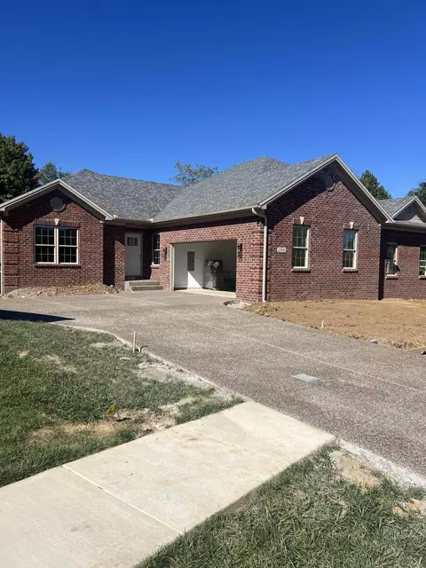1109 Leawood Dr, Frankfort, KY 40601