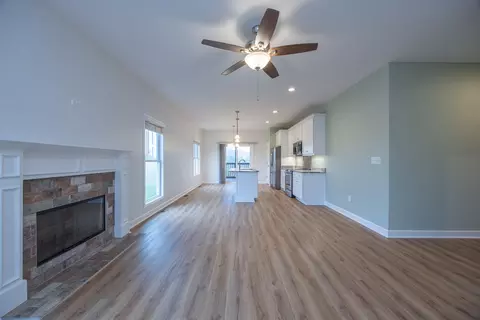 Living - 526 Steele Rd, Paris, KY 40361 photo 3 of 5
