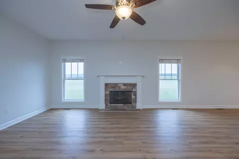 Living - 526 Steele Rd, Paris, KY 40361 photo 2 of 5