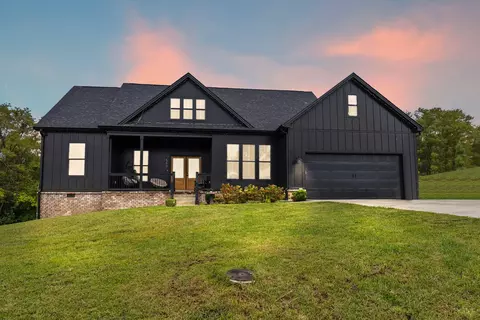 585 Cleo Ave, Lancaster, KY 40444