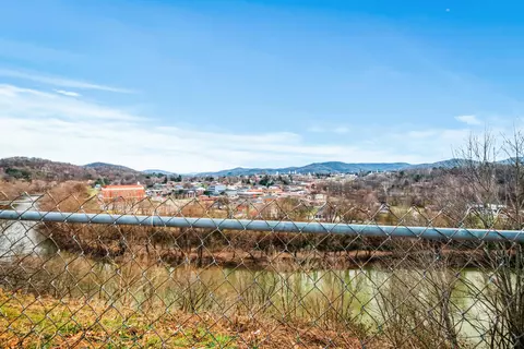 View/Area - 110 Locklin Dr, Williamsburg, KY 40769 photo 9 of 9