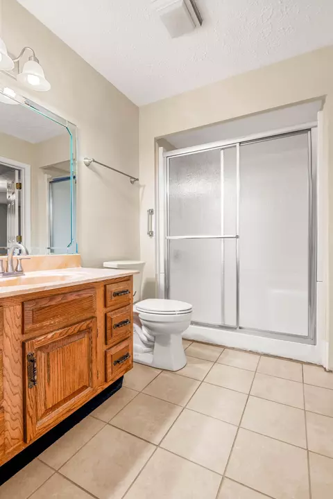 Bath - 110 Locklin Dr, Williamsburg, KY 40769 photo 1 of 7