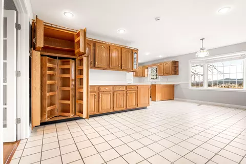 Kitchen - 110 Locklin Dr, Williamsburg, KY 40769 photo 4 of 9