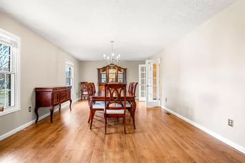 Dining - 110 Locklin Dr, Williamsburg, KY 40769 photo 2 of 2