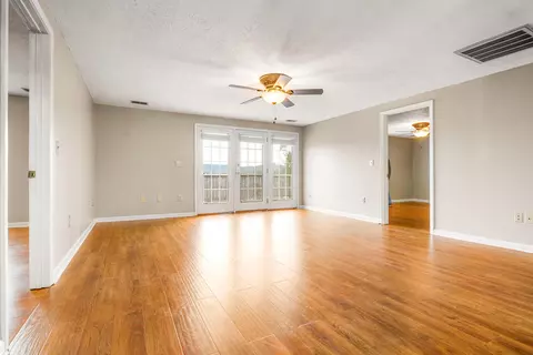 Living - 110 Locklin Dr, Williamsburg, KY 40769 photo 9 of 12