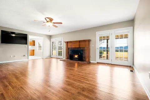 Living - 110 Locklin Dr, Williamsburg, KY 40769 photo 1 of 12