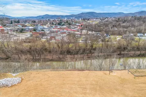 View/Area - 110 Locklin Dr, Williamsburg, KY 40769 photo 8 of 9
