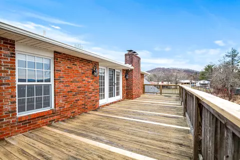Exterior - 110 Locklin Dr, Williamsburg, KY 40769 photo 9 of 22