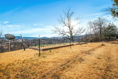 Exterior - 110 Locklin Dr, Williamsburg, KY 40769 photo 20 of 22
