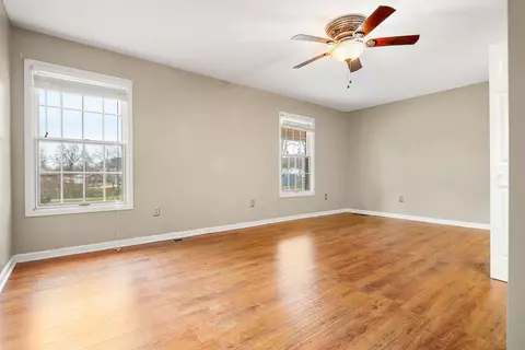 Living - 110 Locklin Dr, Williamsburg, KY 40769 photo 7 of 12
