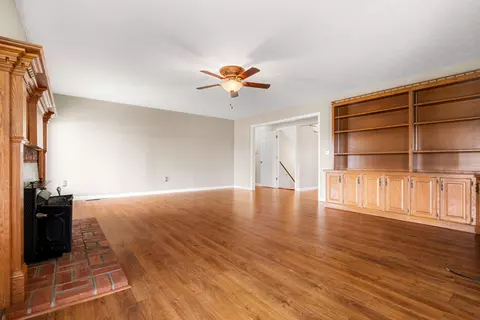 Living - 110 Locklin Dr, Williamsburg, KY 40769 photo 4 of 12