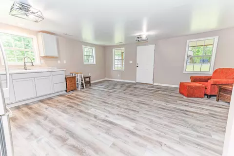Living - 1835 Echo Point Rd, Bronston, KY 42518 photo 4 of 5