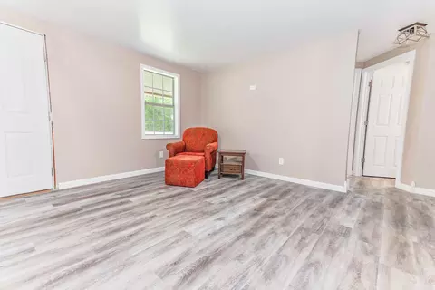 Living - 1835 Echo Point Rd, Bronston, KY 42518 photo 2 of 5