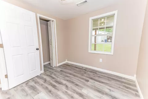 Bedroom - 1835 Echo Point Rd, Bronston, KY 42518 photo 3 of 8