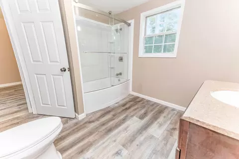 Bath - 1835 Echo Point Rd, Bronston, KY 42518 photo 1 of 3