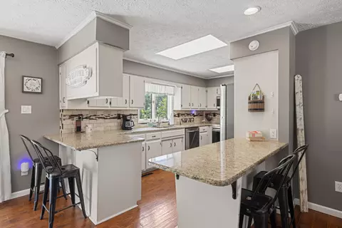 121 Lake Village Dr, Harrodsburg, KY 40330