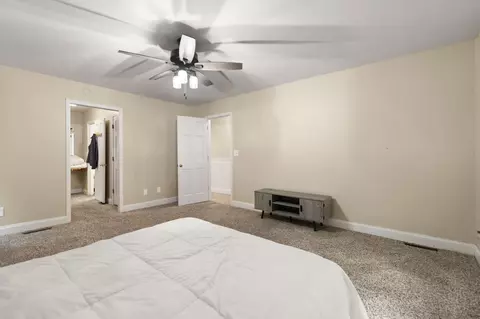 Bedroom - 987 State Hwy 413, Baxter, KY 40806 photo 4 of 10